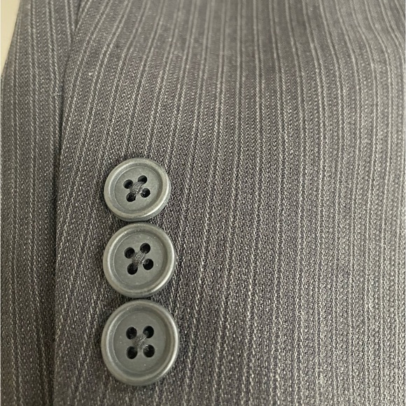 GENUINE ARMANI Suit - Charcoal Pinstripe - Made in Italy - 42R 🇮🇹 😎 -Tailored - Picture 6 of 9